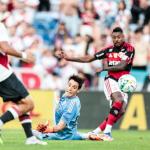 Flamengo publica nota de repúdio a ataques racistas contra Bruno Henrique