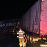 Acidente entre três caminhões deixa um morto e um ferido na BR-135, em Engenheiro Navarro