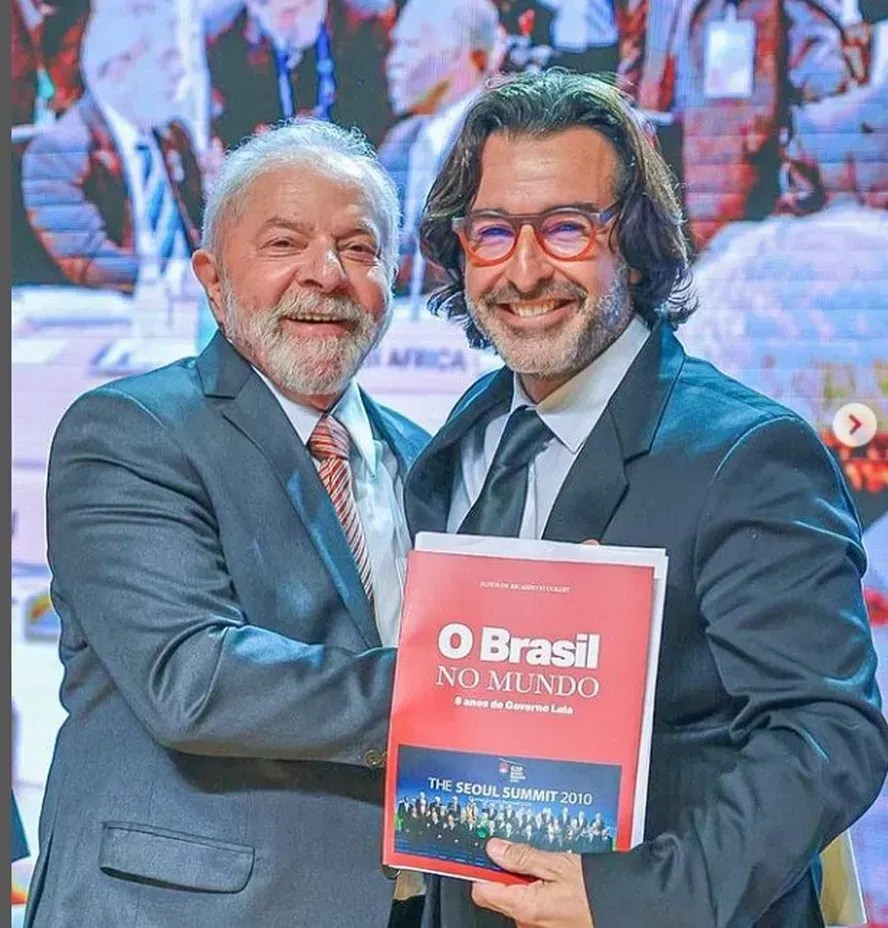 Lula tira fotógrafo do Planalto para reforçar campanha nas redes