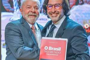 Lula tira fotógrafo do Planalto para reforçar campanha nas redes