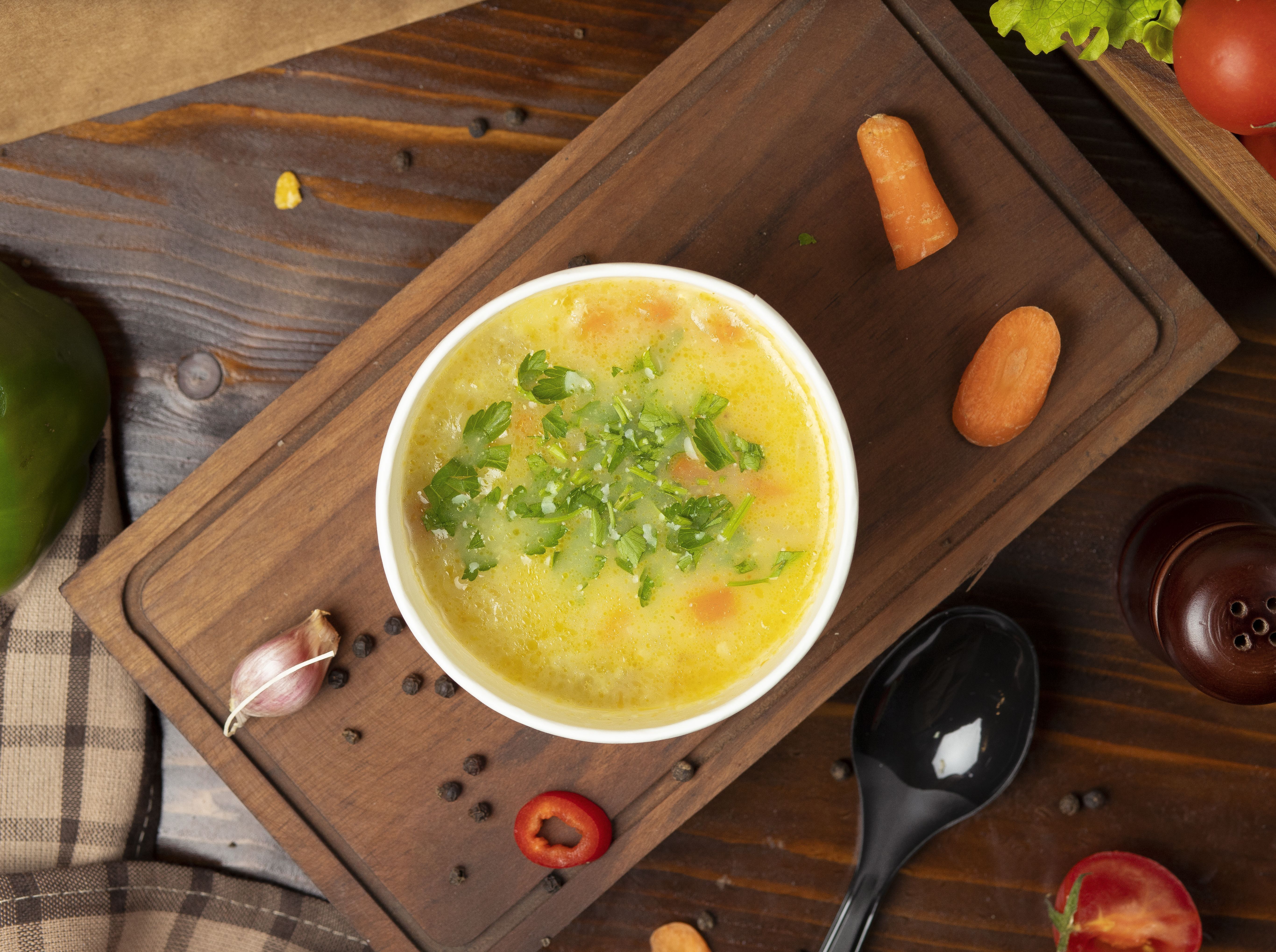 Caldo de galinha caseiro: receita nutritiva para aquecer os dias frios