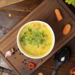 Caldo de galinha caseiro: receita nutritiva para aquecer os dias frios