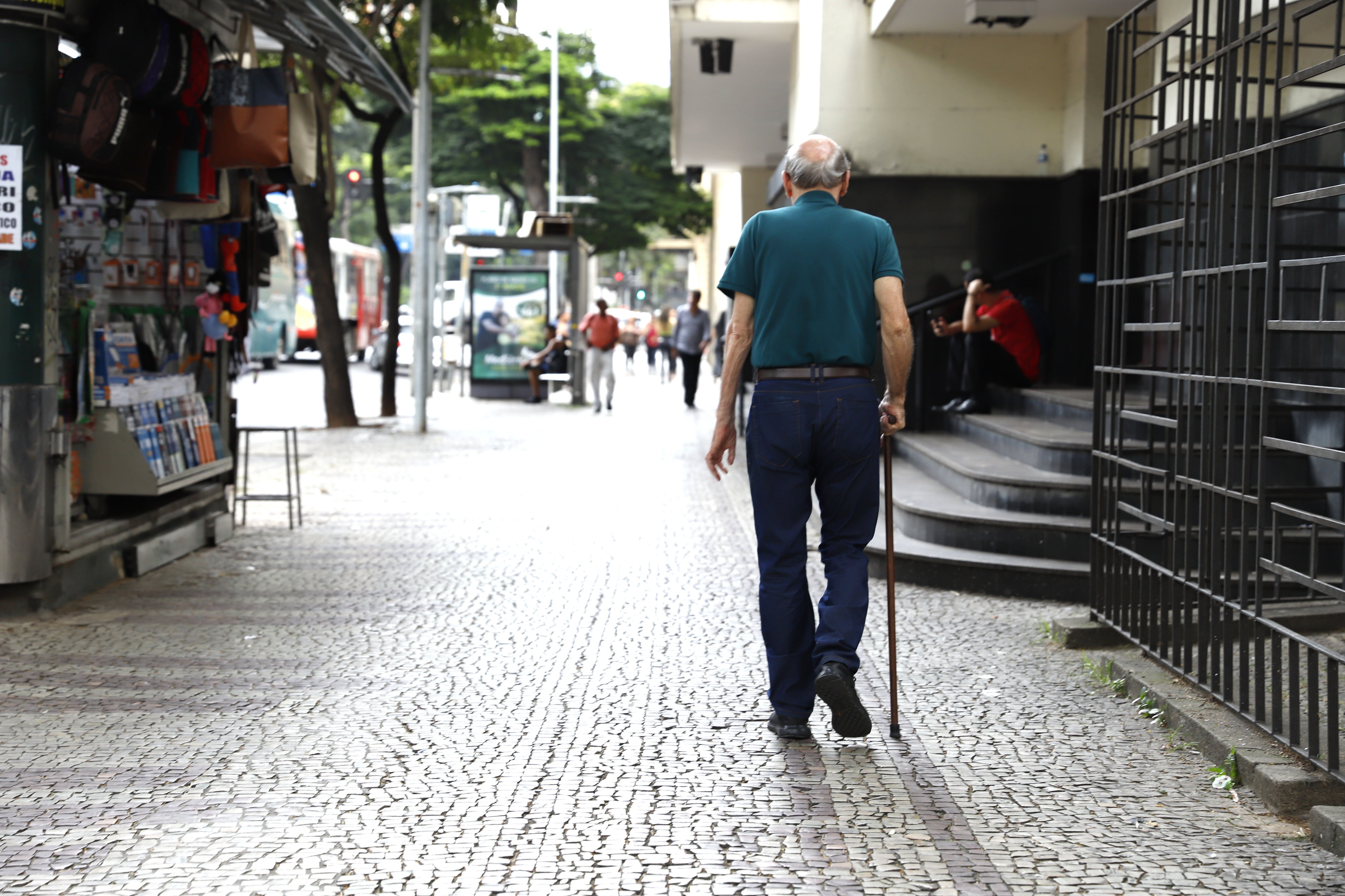 Câmara de BH aprova projeto que cria identificação com QR Code para idosos e PcDs