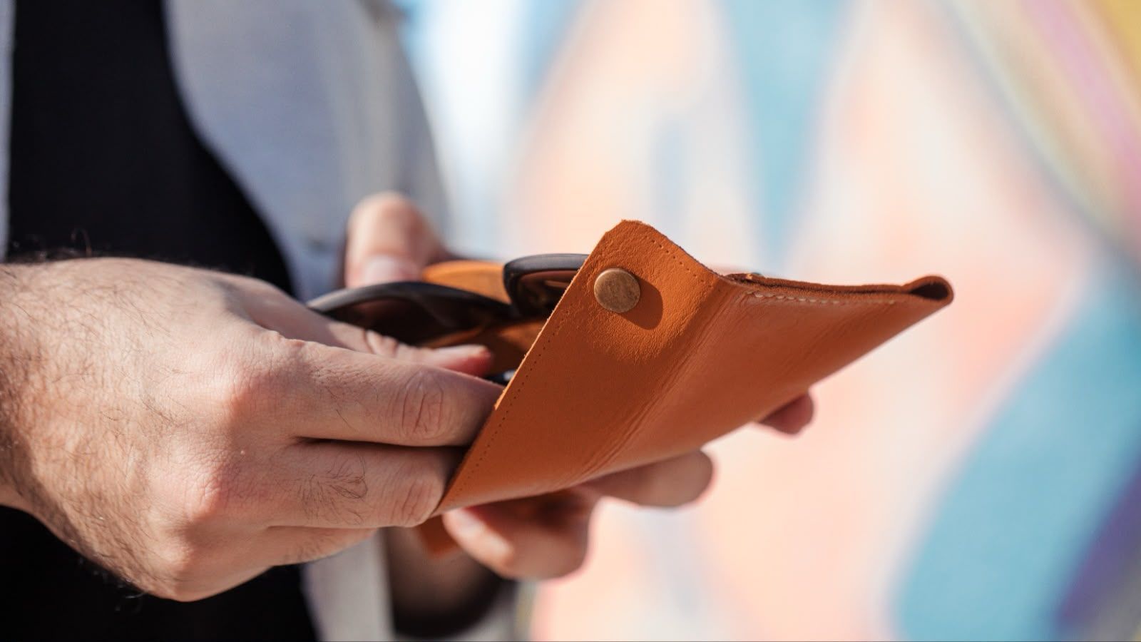 Como economizar com cartão de crédito: guia sobre milhas, cashback e uso inteligente