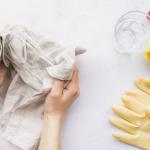 Como remover manchas de água sanitária das roupas? Confira dicas rápidas e práticas