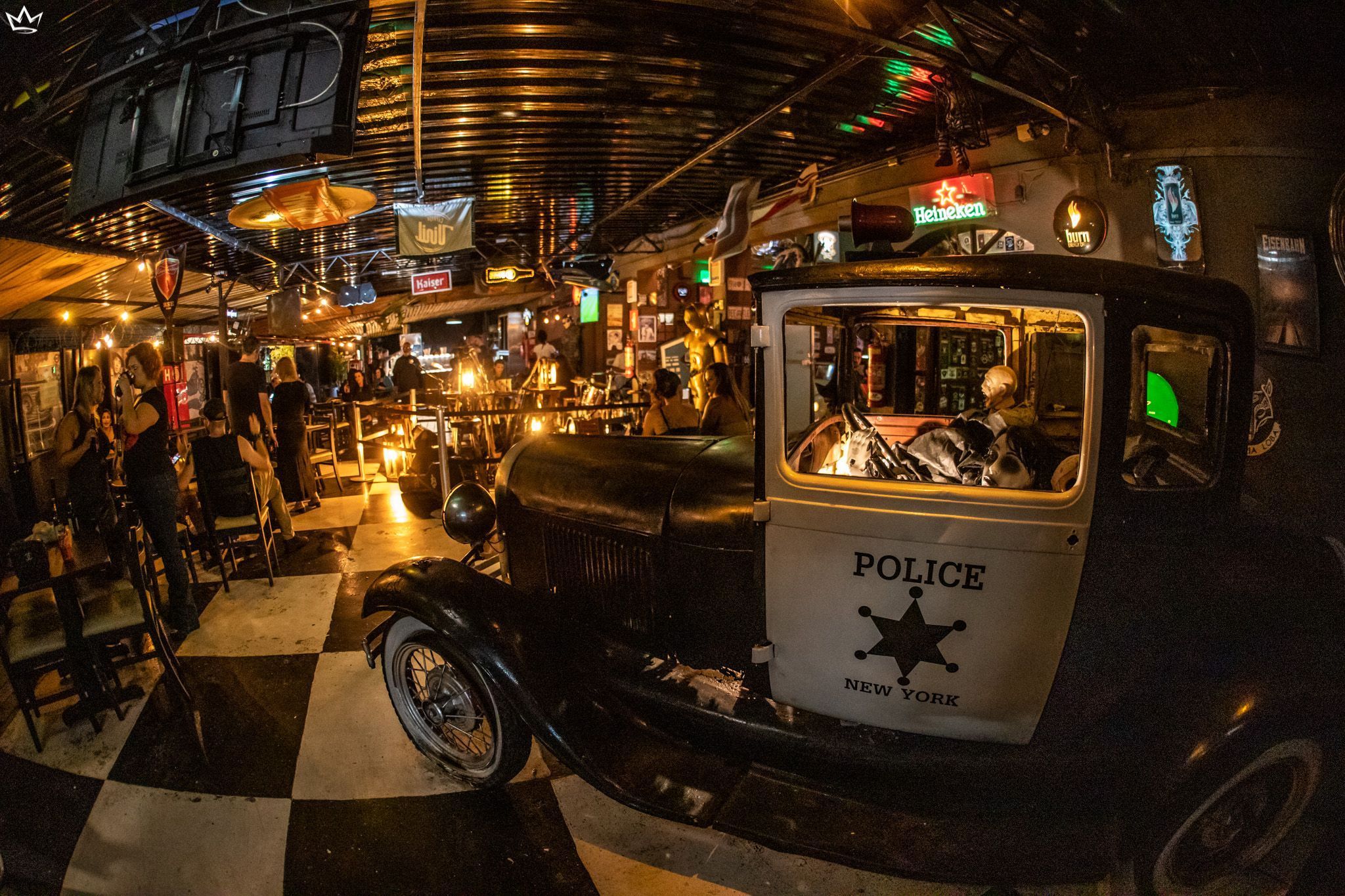 Com clássicos e carros antigos: Underground Black Pub tem maratona de shows na Semana do Rock