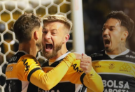 Em duelo no topo da tabela, Criciúma vence Vila Nova e segue na liderança da Série B