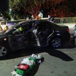 Motorista fica gravemente ferido após carro atingir poste e muro em Montes Claros