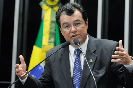 Braga (MDB), ex-prefeito de Manaus, ex-governador e senador pelo Amazonas, disputa o terceiro mandato consecutivo no Senado nas eleições de 2026.