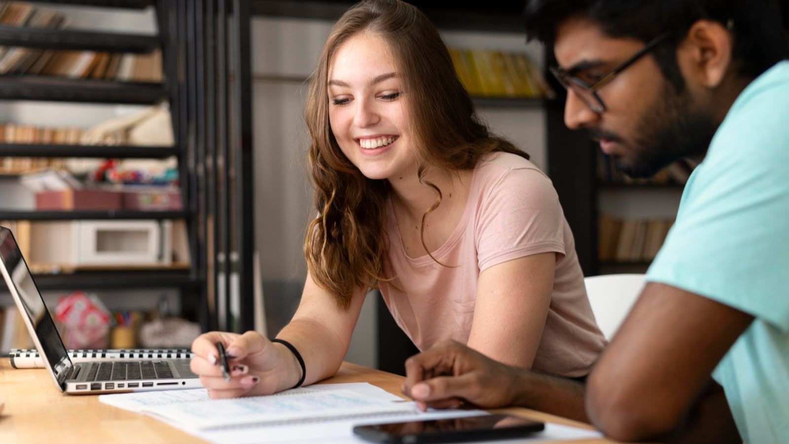 Educação financeira para jovens: estratégias e ferramentas para falar sobre dinheiro