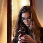 Por que algumas pessoas demoram a responder mensagens? A psicologia explica