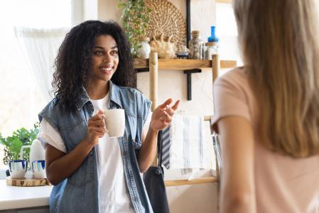 Falar rápido pode ser sinal de entusiasmo ou desconforto na conversa
