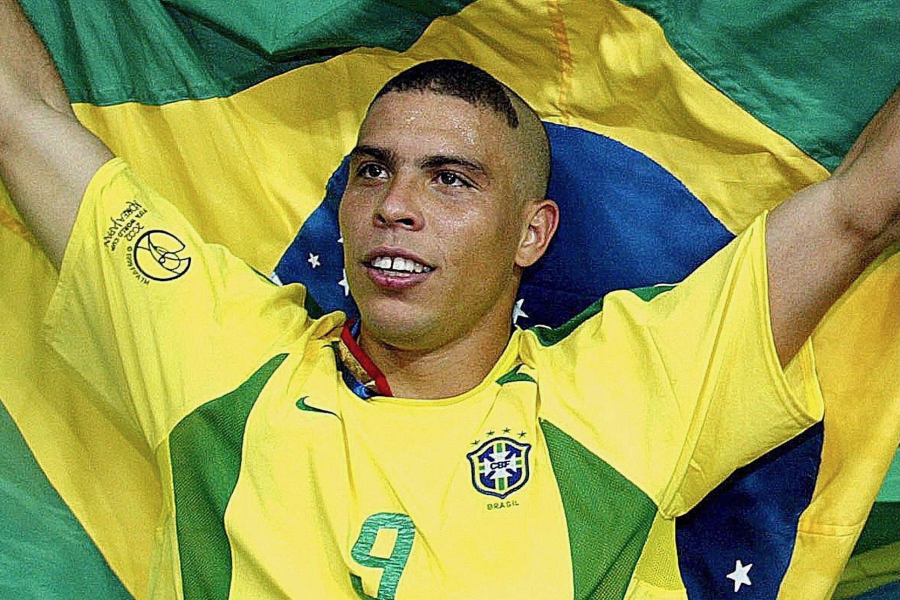 Astro da França posta vídeo com Ronaldo e revela admiração antiga: 'O melhor'