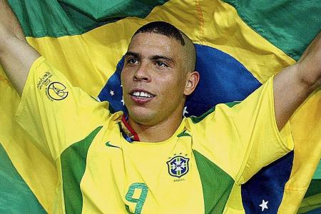 Ronaldo celebra título da Copa do Mundo de 2002 pela Seleção Brasileira • Divulgação/Fifa