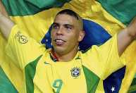 Astro da França posta vídeo com Ronaldo e revela admiração antiga: 'O melhor'