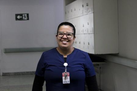Fernanda atua há dez anos na rede SUS. • Luisa Marques/Itatiaia.