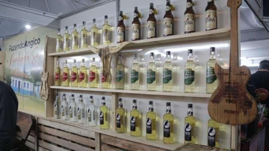 Especialistas, turistas e apreciadores poderão degustar a cachaça artesal de diversas marcas expositoras • Prefeitra de Salinas/ Divulgação