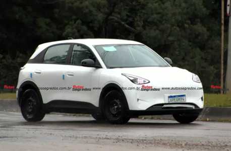 Flagra: Geely EX2 nacional terá bateria com maior autonomia