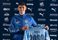 Preterido pela Inglaterra na Copa, Foden renova contrato com Manchester City