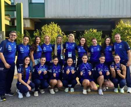 Seleção brasileira de ginástica rítmica na etapa de Milão na Copa do Mundo