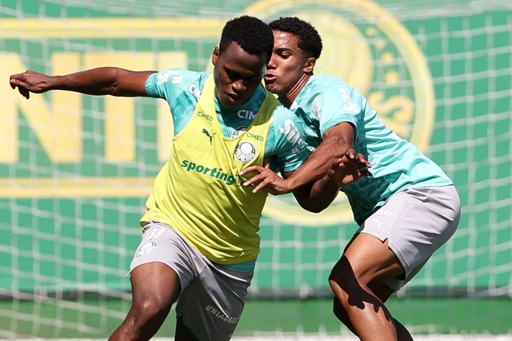 Quem é o lateral da base do Palmeiras que pode ganhar espaço contra o Atlético