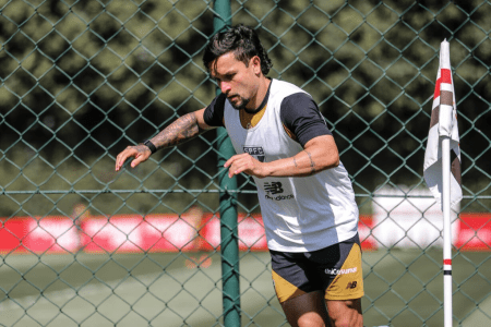 Artur desfalca o São Paulo • Divulgação/São Paulo FC