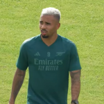 Gabriel Jesus trabalha no Palmeiras em dia de jogo-treino do time