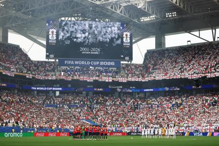 Homenagem a Jayden Adams antes de Noruega x Inglaterra