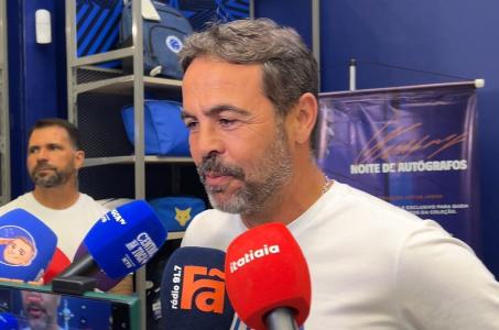 Artur Jorge em lançamento de coleção em parceria com o Cruzeiro