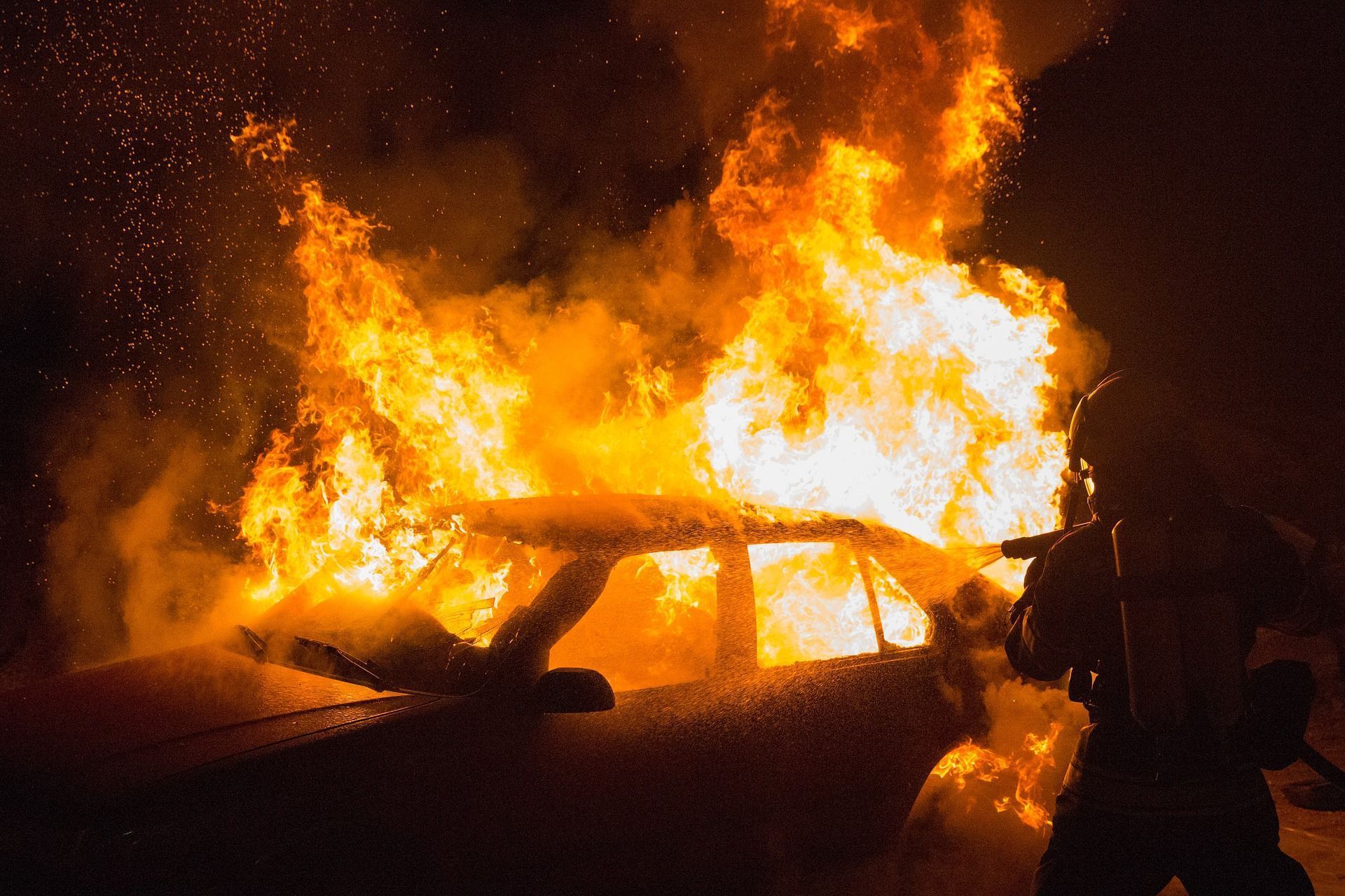 Mais de 130 veículos pegaram fogo em BH neste ano; bombeiros orientam sobre prevenção