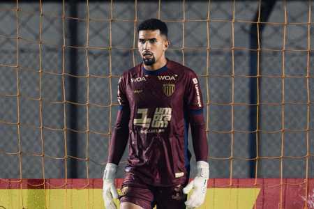 Léo Aragão em ação pelo Avaí