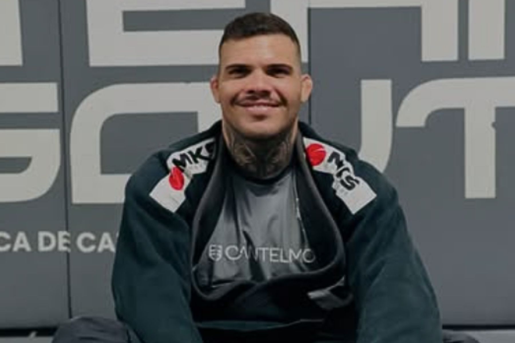 Campeão mundial de Muay Thai é baleado durante jogo da Galoucura no Aglomerado da Serra