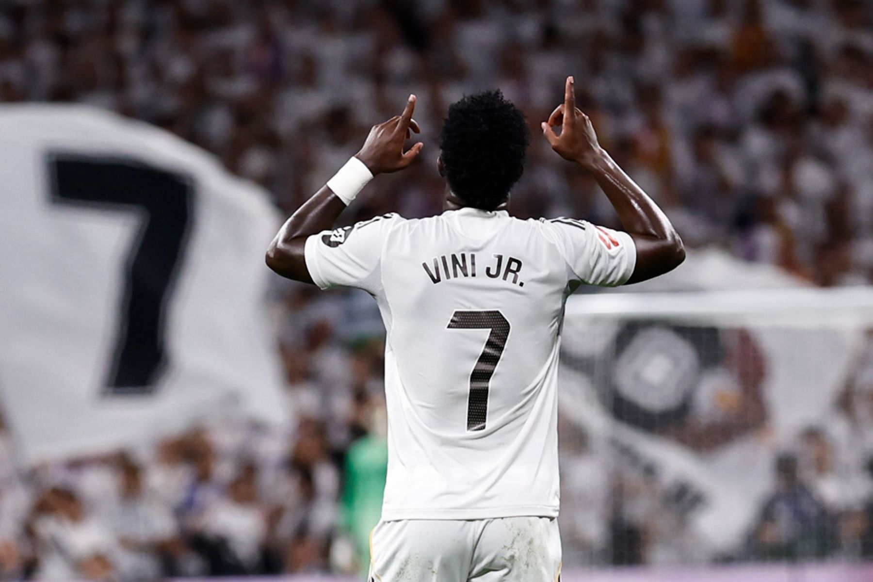 Na mira do Arsenal, Vini Jr. prioriza renovação de contrato com Real Madrid