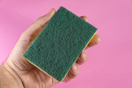 Colocar esponja na geladeira pode ser o segredo para preservar os alimentos por mais tempo