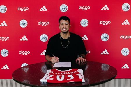 Marcos Leonardo assinou com o Ajax