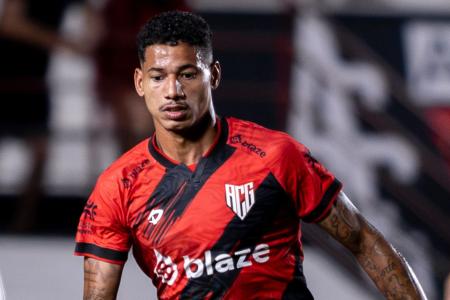 Marrony é o camisa 10 do Atlético-GO na Série B