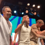 Após dia de manifestações nas redes, Neymar curte festa de aniversário com Thiaguinho