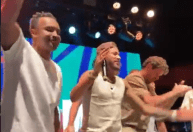 Após dia de manifestações nas redes, Neymar curte festa de aniversário com Thiaguinho