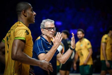 Bernardinho em jogo da VNL Masculina