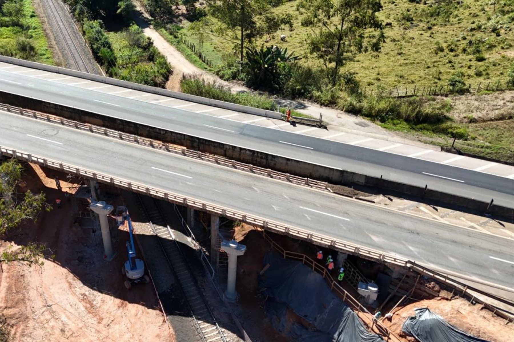 Obras em viadutos mudam trânsito na BR-040 entre Juiz de Fora e Belo Horizonte