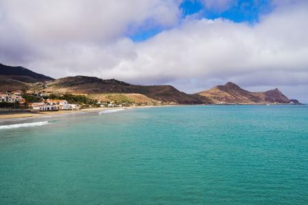 Litoral de Porto Santo, em Portugal • Banco de imagens/Canva