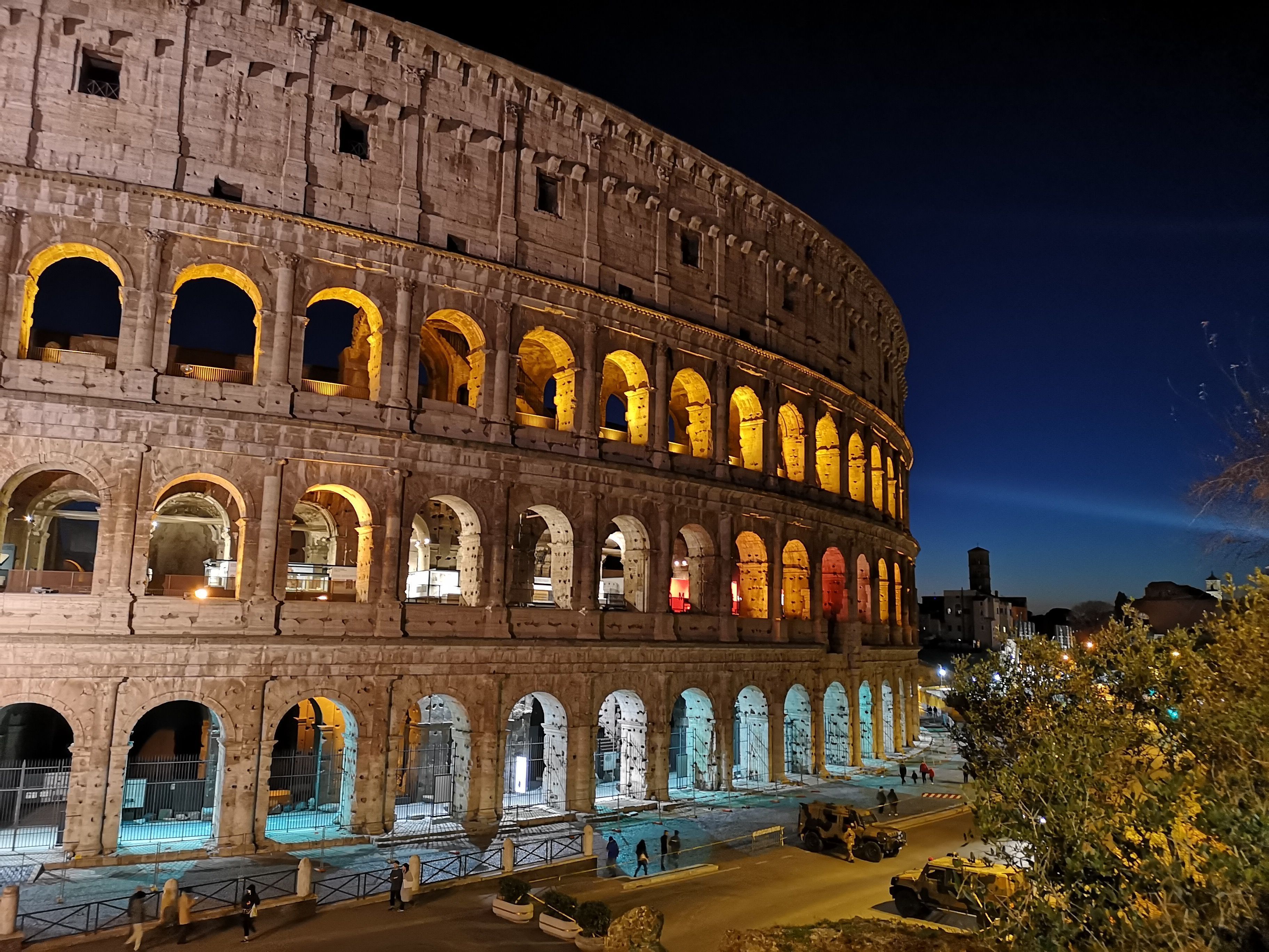 Coliseu de Roma reabre visitas noturnas com acesso à arena e galerias subterrâneas