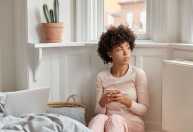Segundo a psicologia, preferir ficar em casa pode não ser um sinal de isolamento