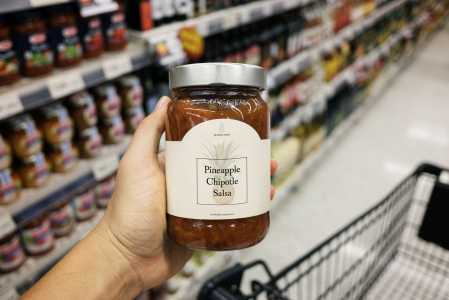 Expressões presentes nos rótulos atendem tanto a pessoas com restrições alimentares quanto a consumidores que buscam produtos com formulações mais específicas