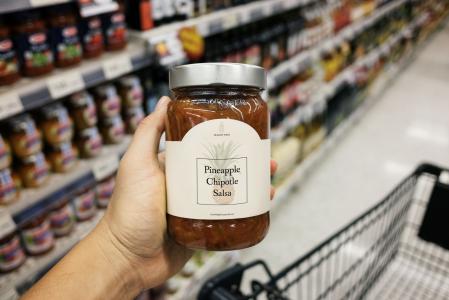 Expressões presentes nos rótulos atendem tanto a pessoas com restrições alimentares quanto a consumidores que buscam produtos com formulações mais específicas