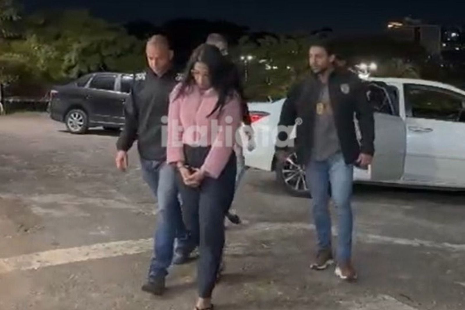 Vídeo mostra momento em que diarista que matou idosos chega à delegacia em BH