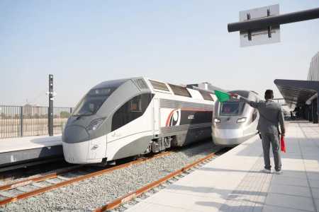 Primeiro trem de passageiros dos Emirados Árabes Unidos