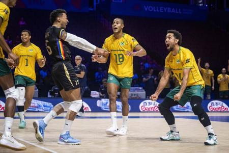 Jogadores da Seleção Brasileira celebram ponto sobre a França na VNL Masculina 2026