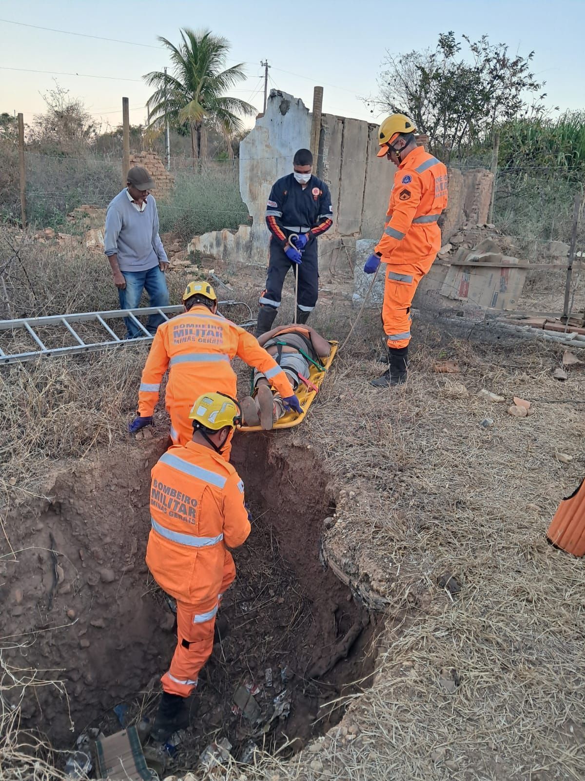 Homem cai em fossa desativada durante trabalho em propriedade rural de Porteirinha