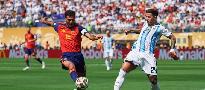Lance de Espanha x Argentina, pela Copa do Mundo de 2026 • Reprodução/X @SEFutbol